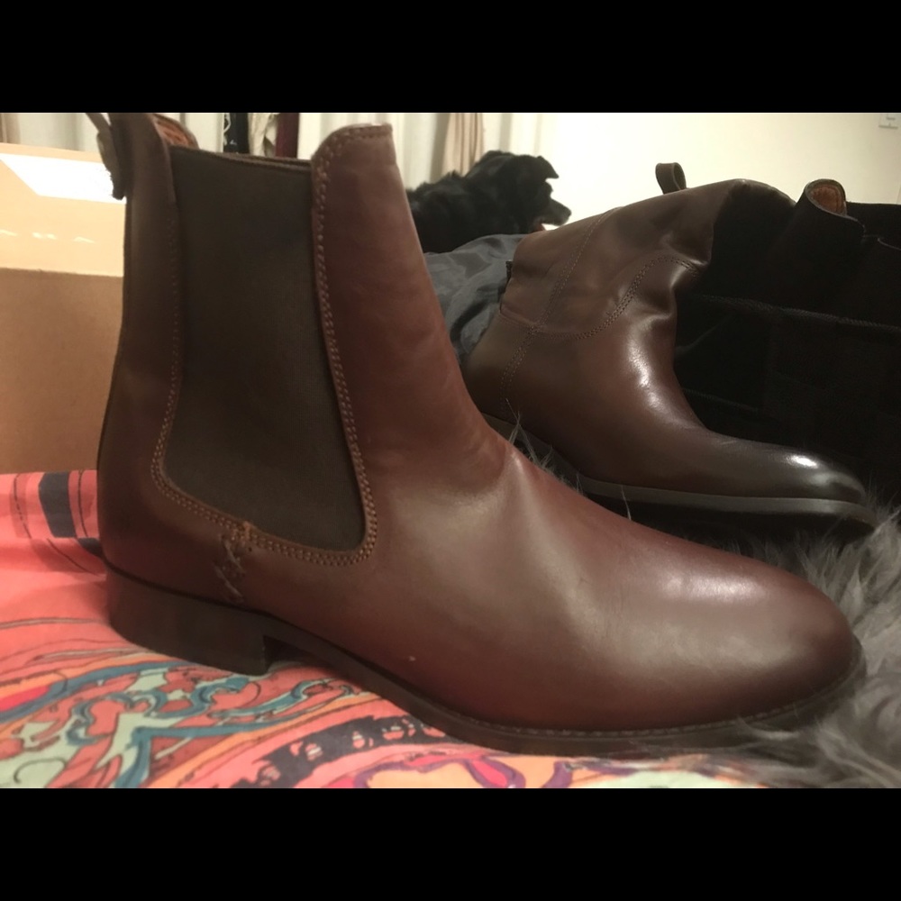 Brown leather Melissa chelsea Frye ankle booties